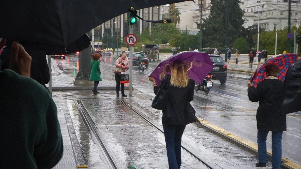 Μετά τις 17:00 θα χτυπήσει την Αττική ο κυκλώνας που σαρώνει την Πελοπόννησο (βίντεο)